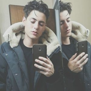 Meet your Posher, Elijah